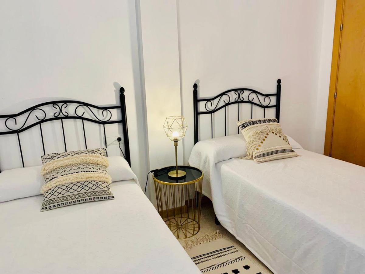 La Gaviota & Parking Privado Grupo Ac Gestion Apartment Кадис Екстериор снимка